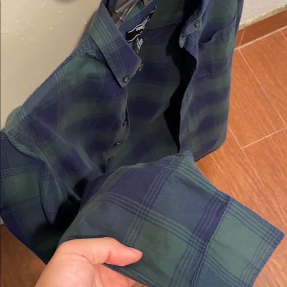 GREEN FLANNEL FROM FORVEVER 21 - Picture 4 of 5